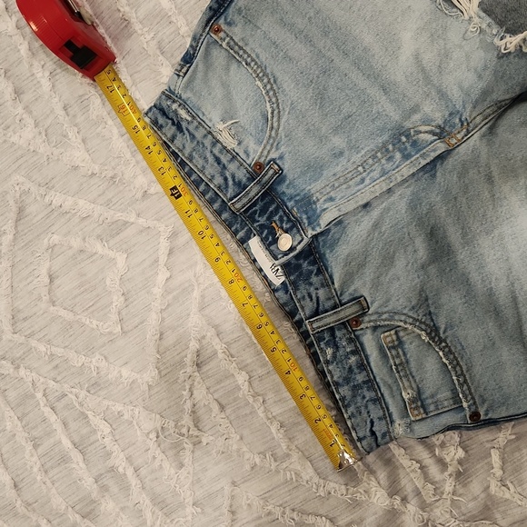 High waist, button fly Zara jean shorts size 6! - Picture 7 of 9